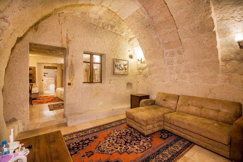 Elegance Cave Suites image