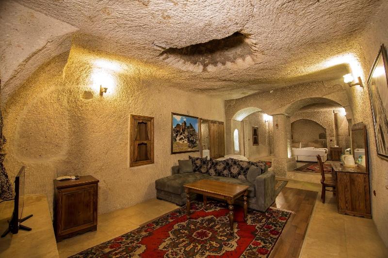 Elegance Cave Suites image