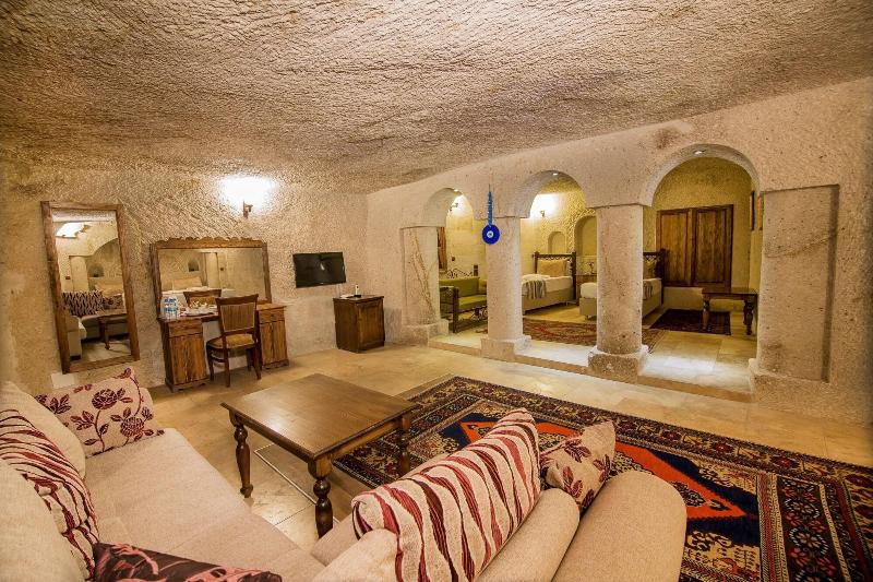 Elegance Cave Suites image