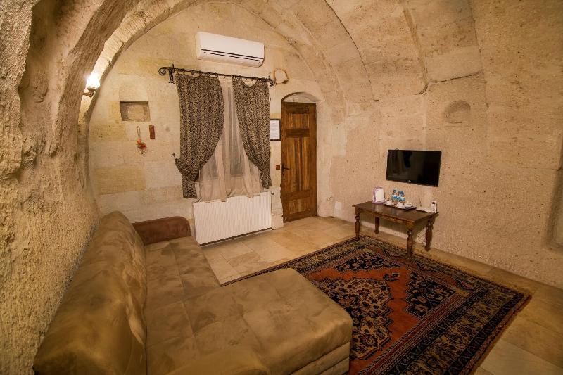 Elegance Cave Suites image