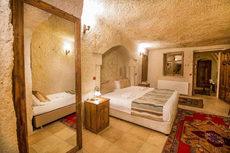 Elegance Cave Suites image