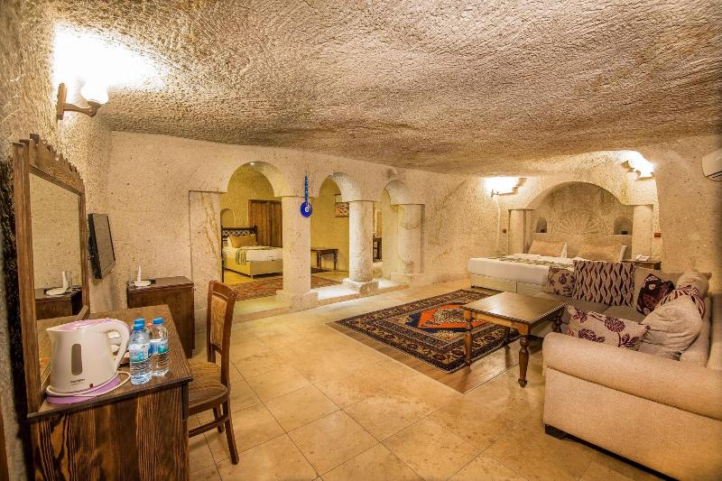 Elegance Cave Suites image