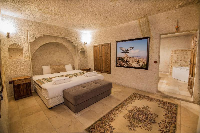 Elegance Cave Suites image