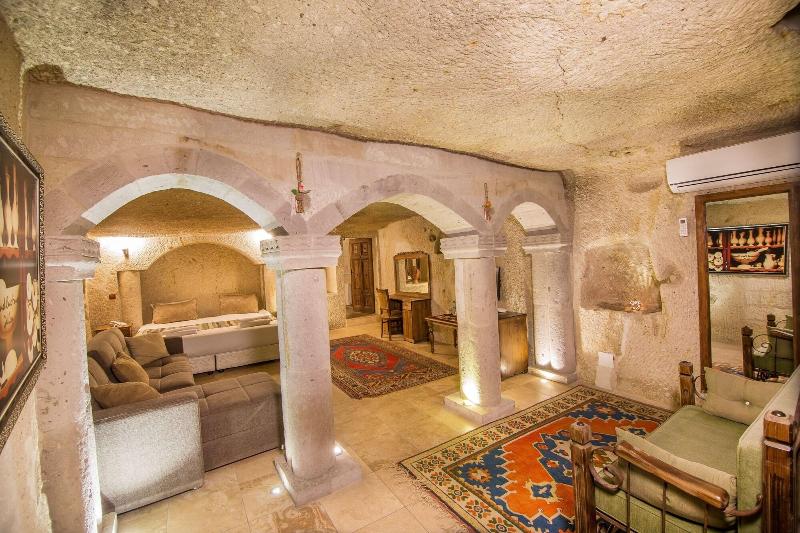 Elegance Cave Suites image