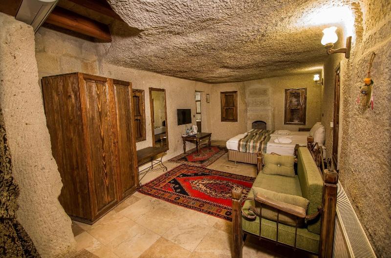 Elegance Cave Suites image