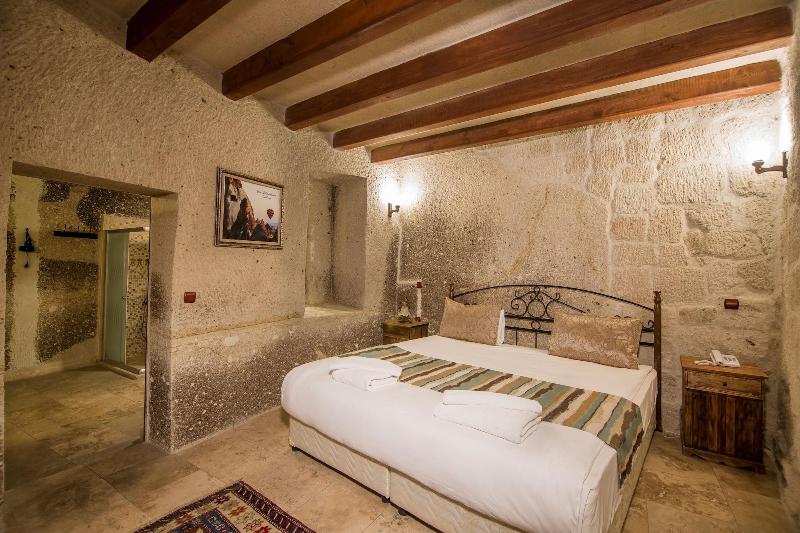 Elegance Cave Suites image