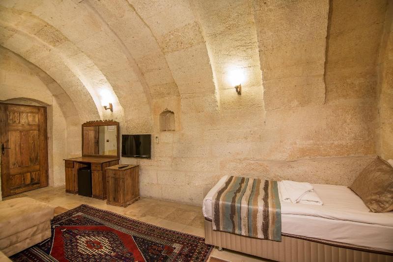 Elegance Cave Suites image