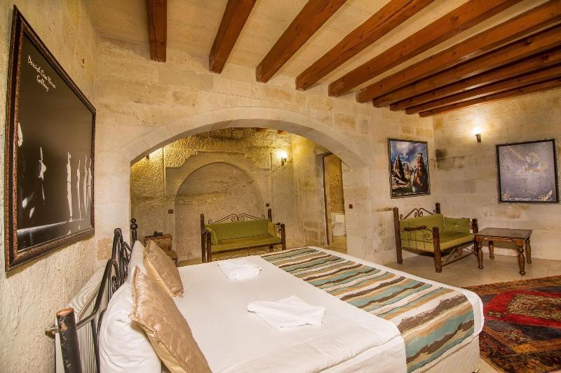 Elegance Cave Suites image