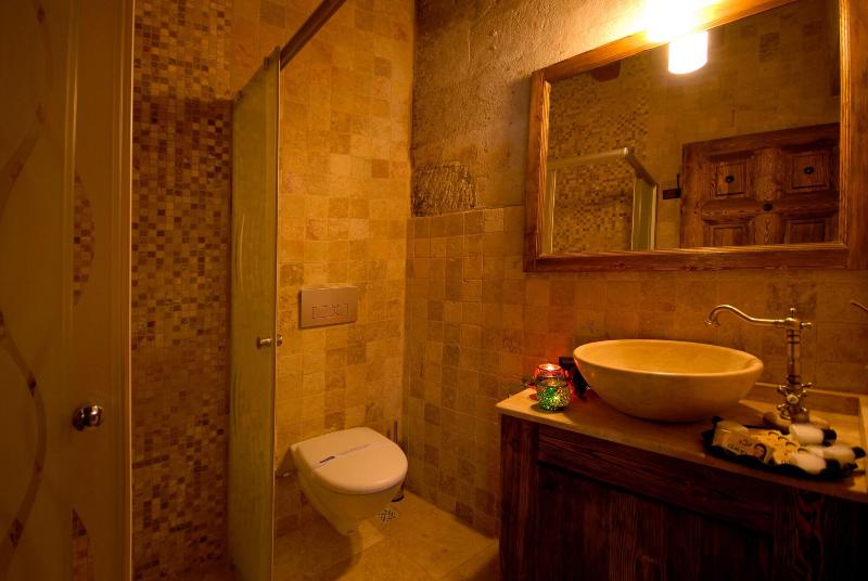Elegance Cave Suites image