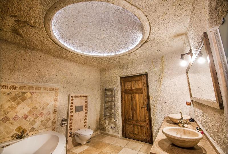 Elegance Cave Suites image