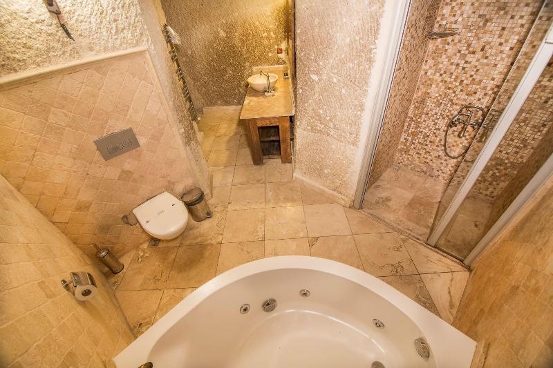 Elegance Cave Suites image