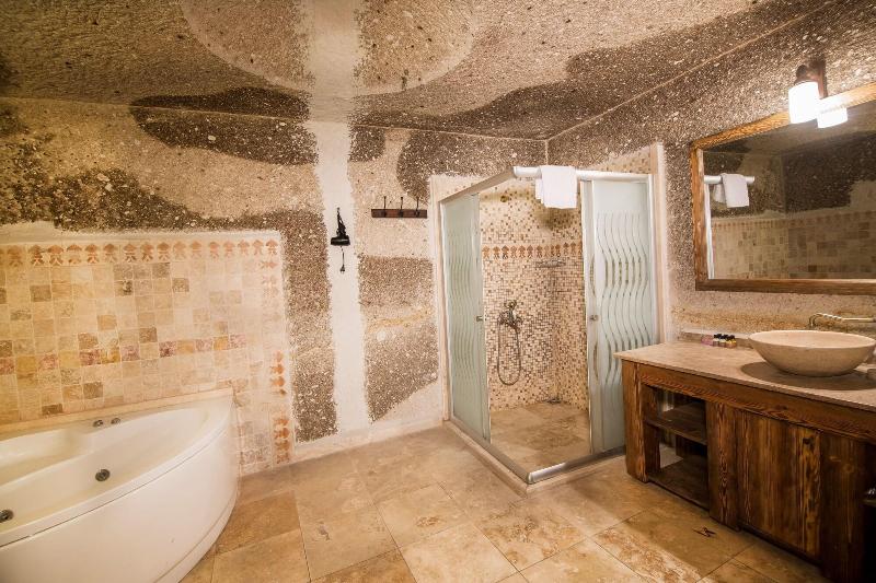 Elegance Cave Suites image