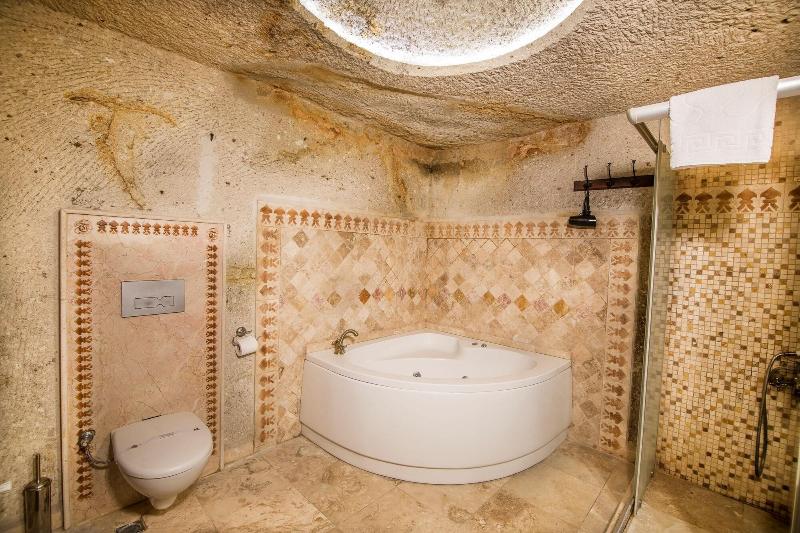 Elegance Cave Suites image