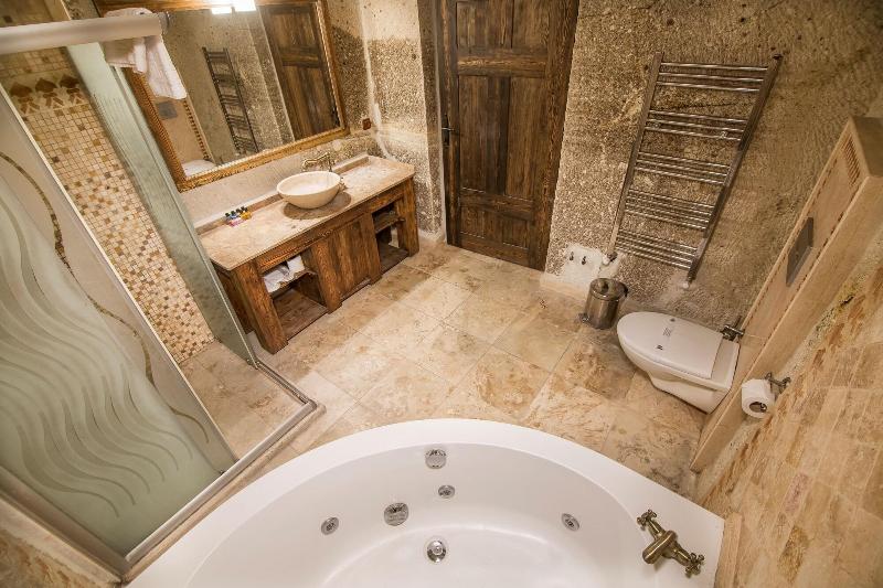 Elegance Cave Suites image
