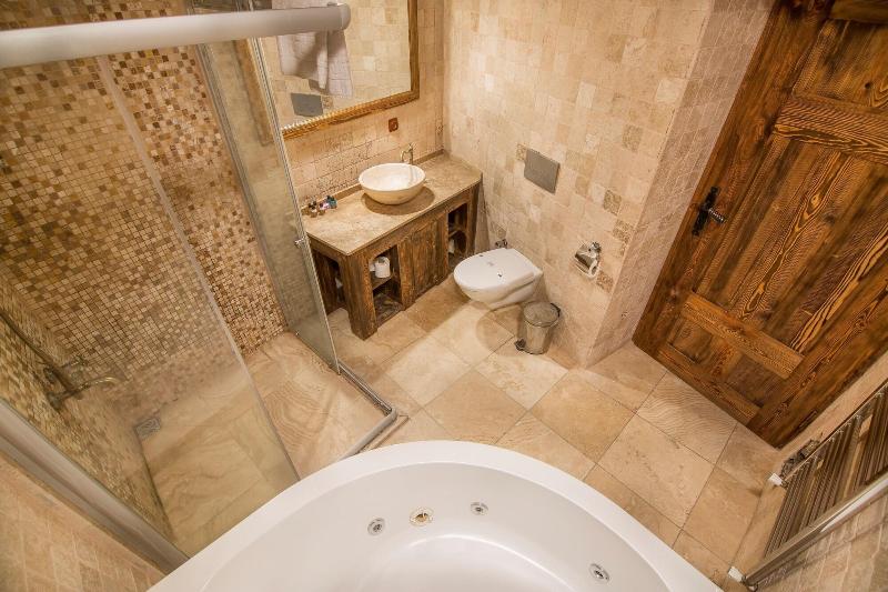 Elegance Cave Suites image