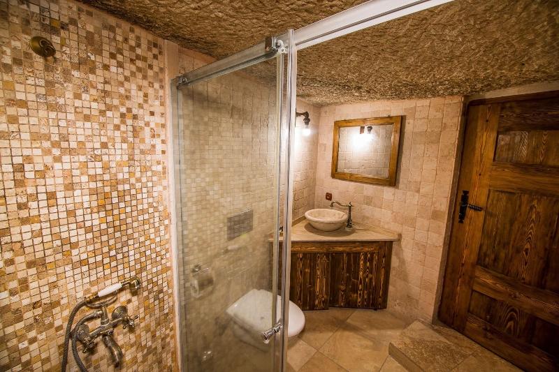 Elegance Cave Suites image