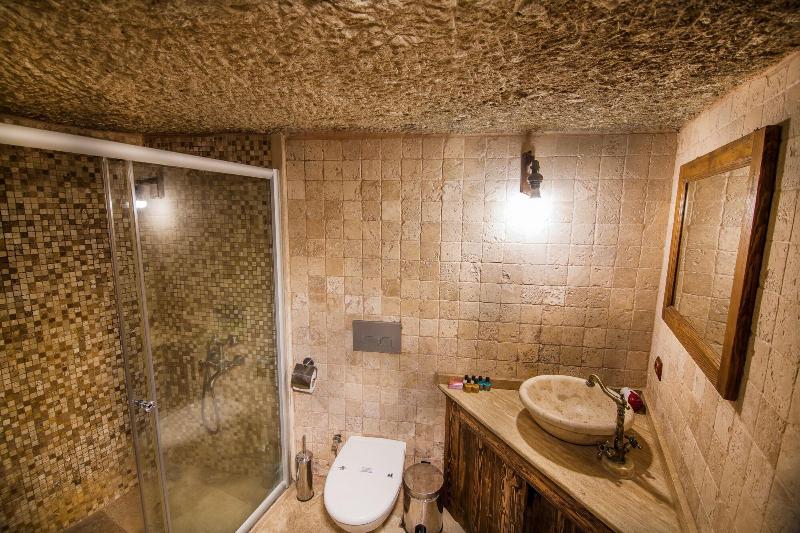 Elegance Cave Suites image