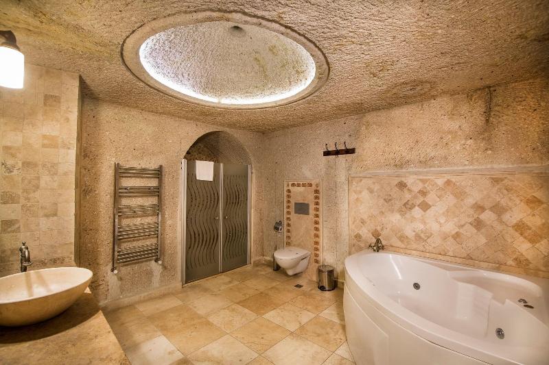 Elegance Cave Suites image
