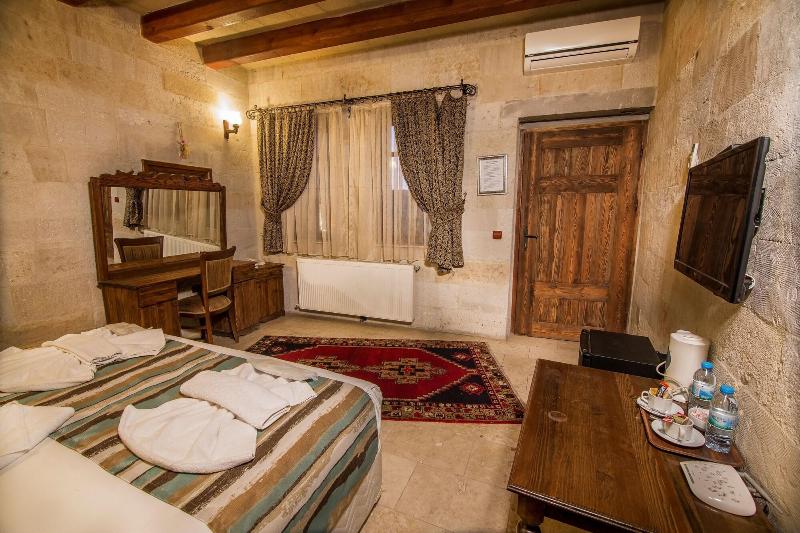 Elegance Cave Suites image