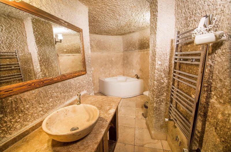Elegance Cave Suites image