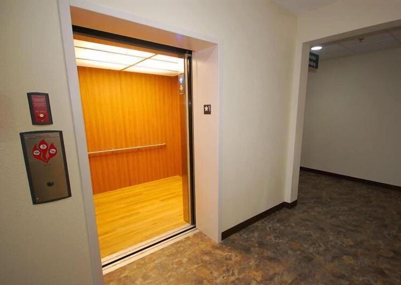 White House Suites image