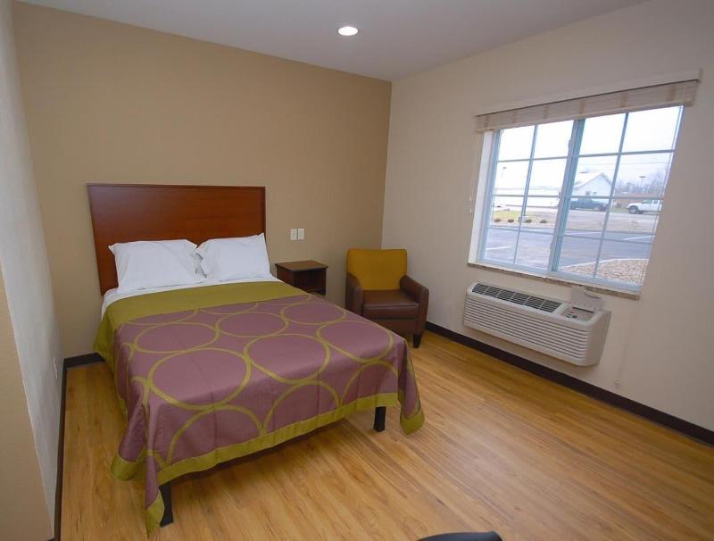 White House Suites image