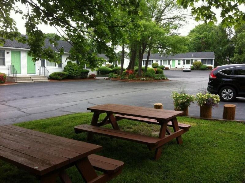 Founder's Brook Motel and Suites image