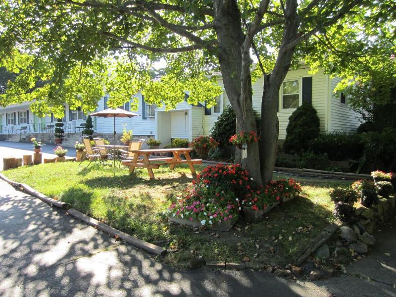 Founder's Brook Motel and Suites image