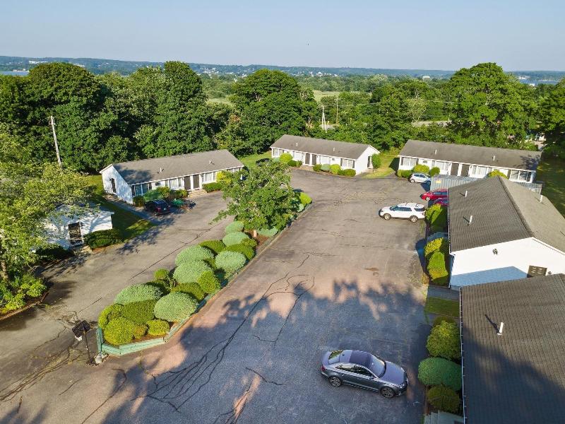 Founder's Brook Motel and Suites image
