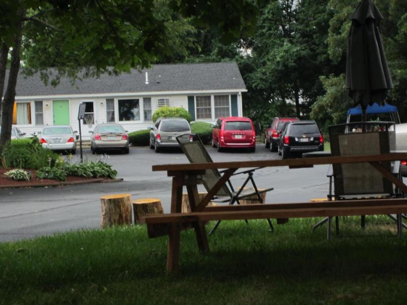 Founder's Brook Motel and Suites image
