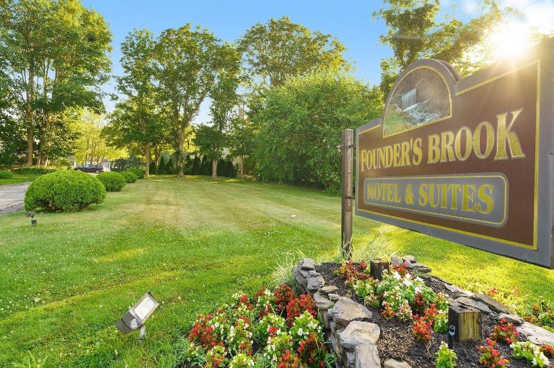 Founder's Brook Motel and Suites image