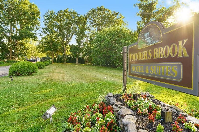 Founder's Brook Motel and Suites image