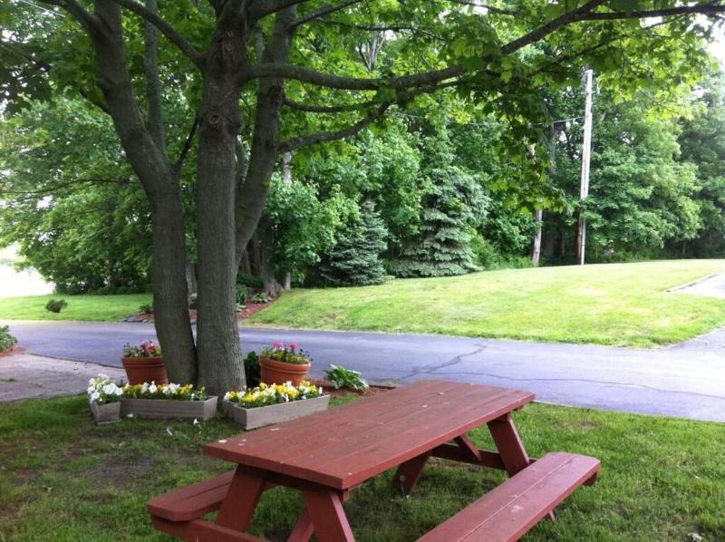 Founder's Brook Motel and Suites image