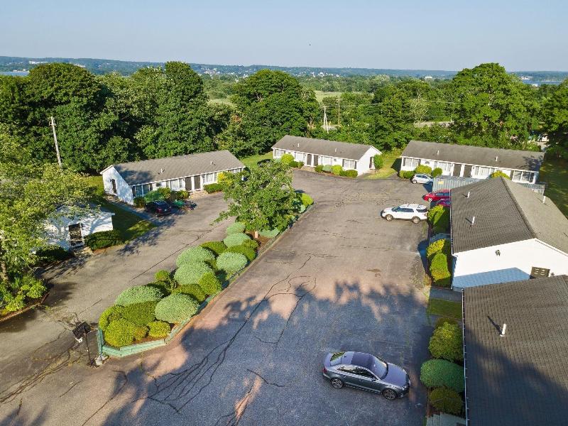 Founder's Brook Motel and Suites image