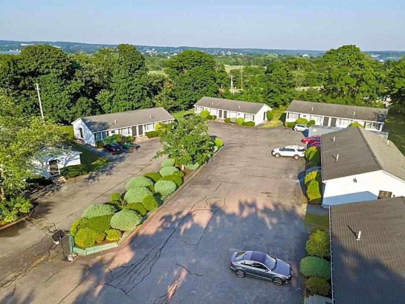 Founder's Brook Motel and Suites image