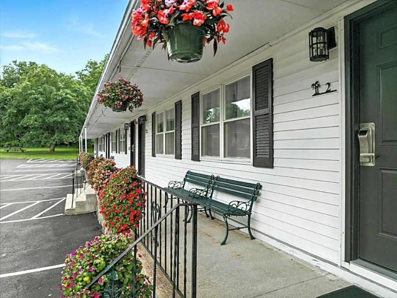 Founder's Brook Motel and Suites image