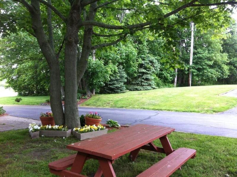 Founder's Brook Motel and Suites image