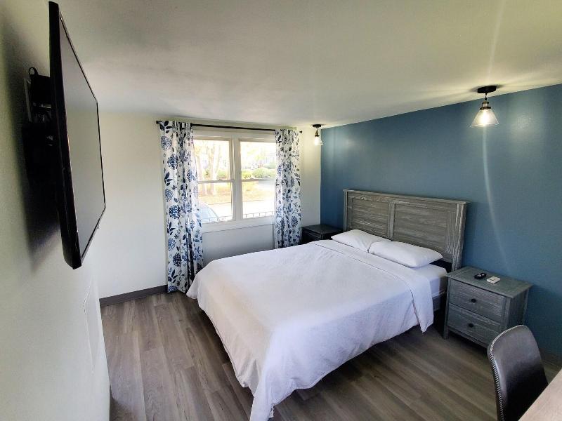 Founder's Brook Motel and Suites image