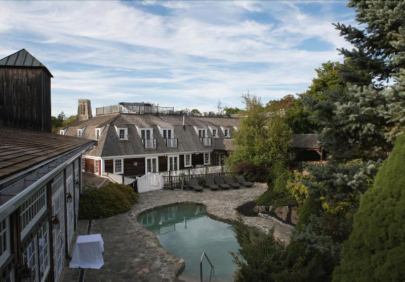 The Red Lion Inn Resort 1704 image