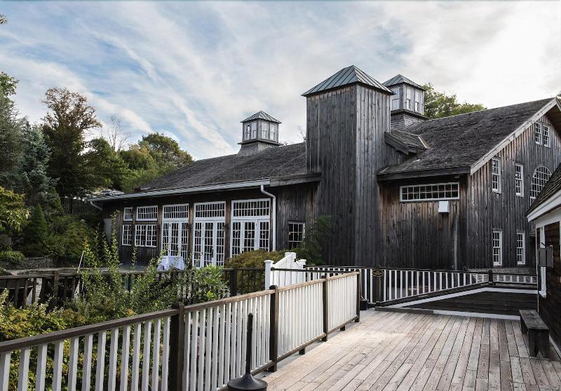 The Red Lion Inn Resort 1704 image