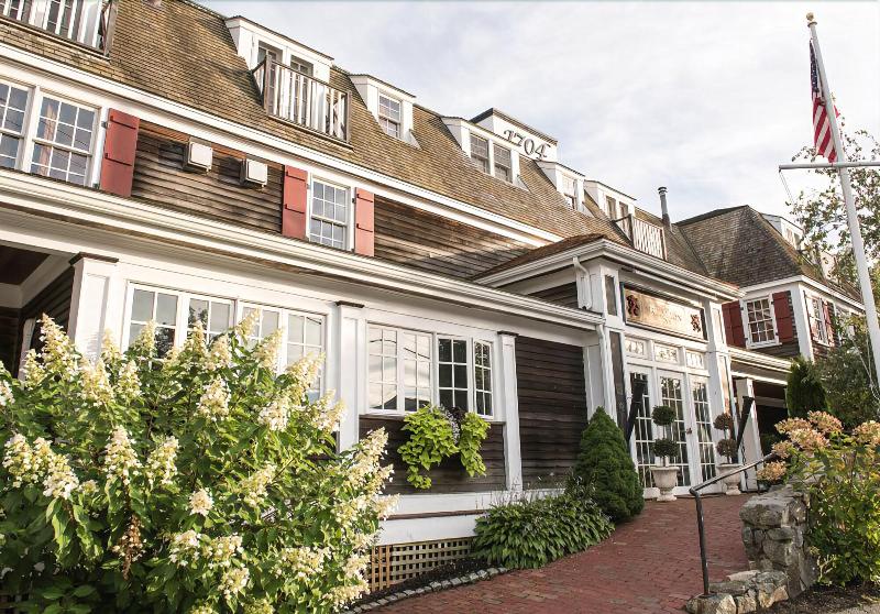 The Red Lion Inn Resort 1704 image
