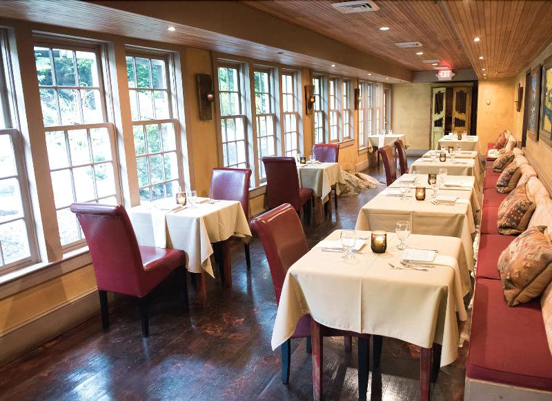 The Red Lion Inn Resort 1704 image
