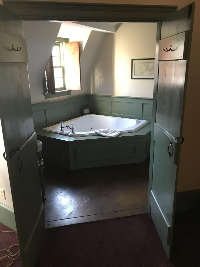 The Red Lion Inn Resort 1704 image