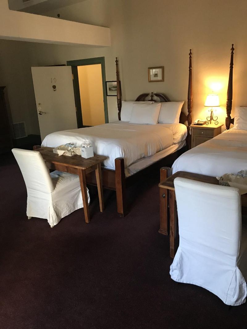 The Red Lion Inn Resort 1704 image