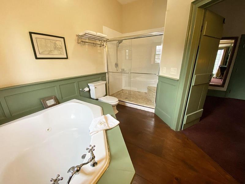 The Red Lion Inn Resort 1704 image