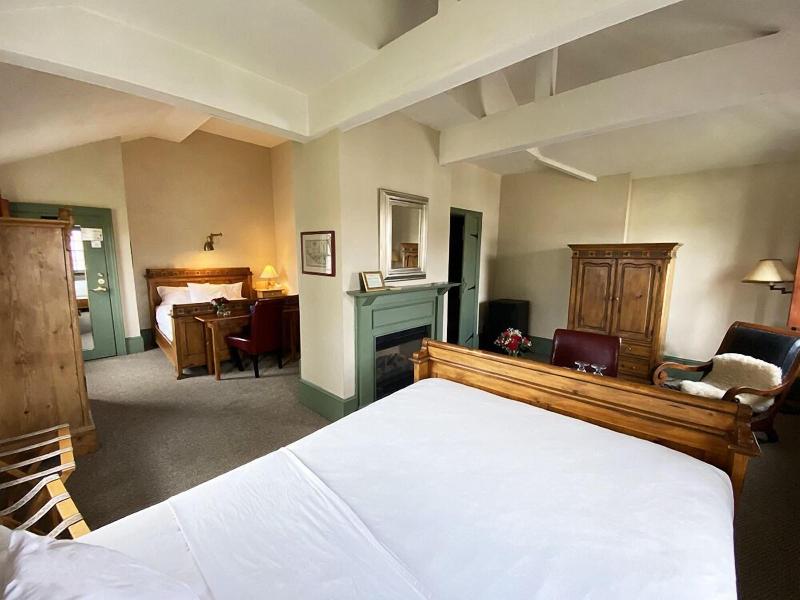 The Red Lion Inn Resort 1704 image