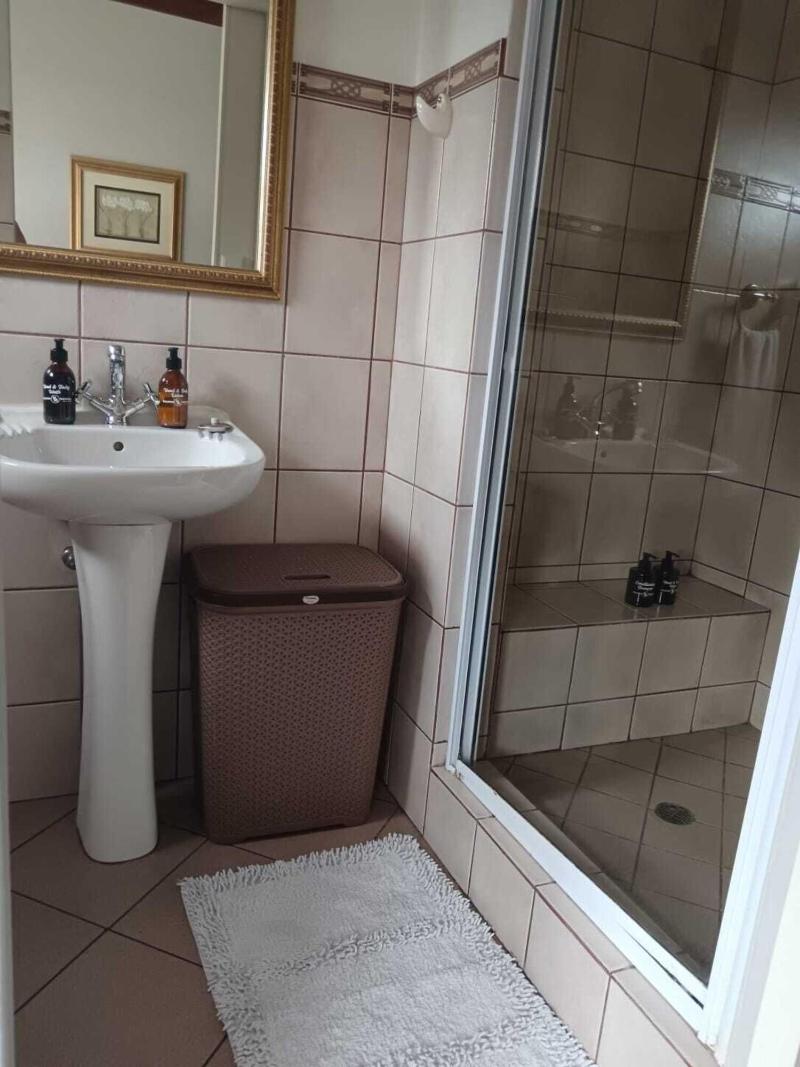 Hillton Manor Guest House image
