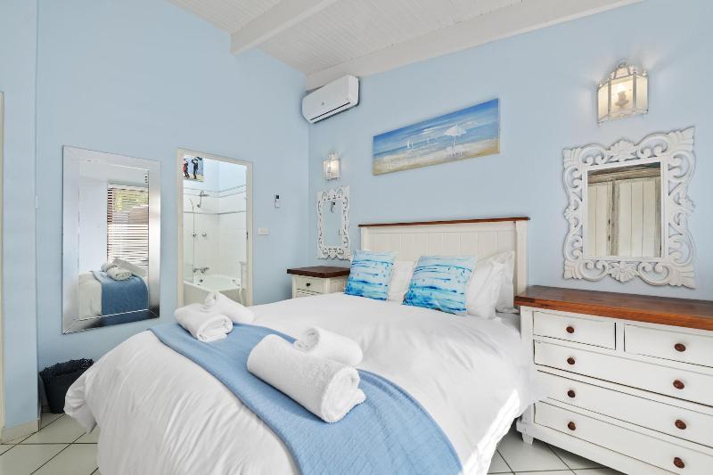 San Lameer Villa Rentals  10905