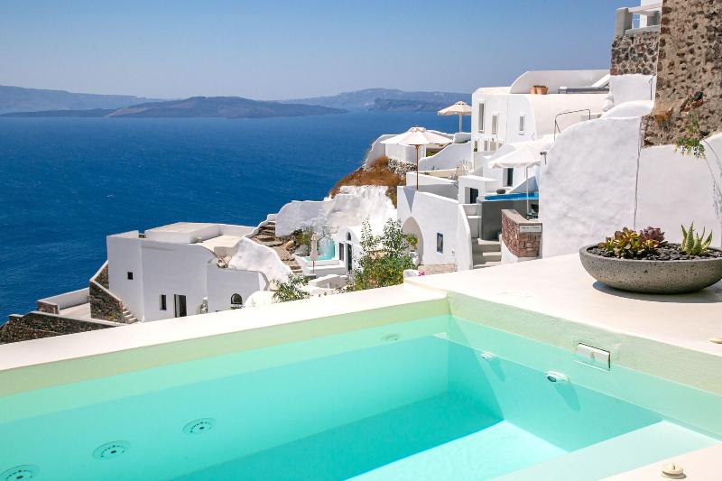 Aloia Villas image