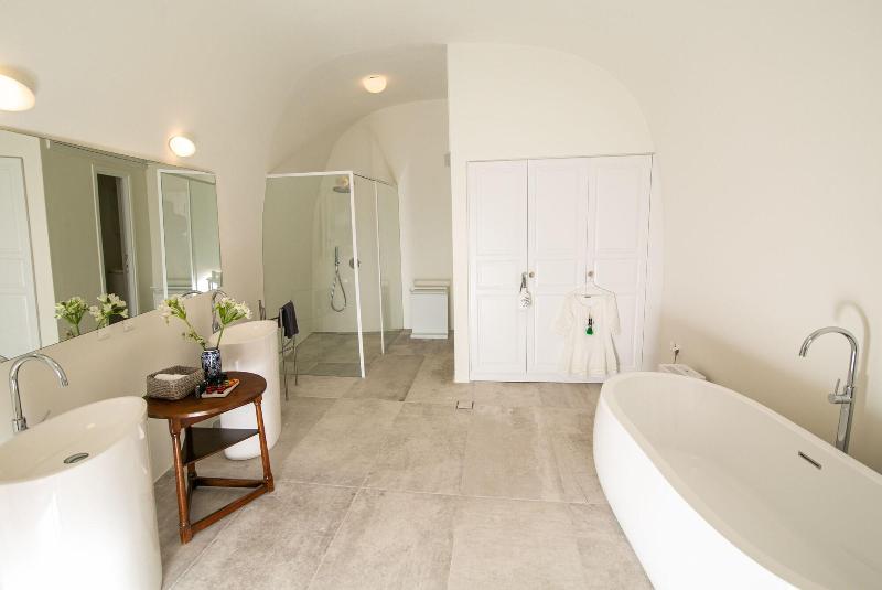 Aloia Villas image